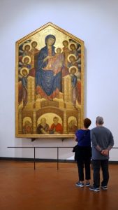 View of Cimabue’s Maestà with viewers. (photo: Steven Zucker, CC BY-NC-SA 2.0)
