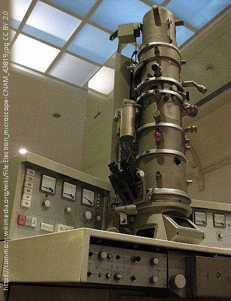 Photograph of an electron microscope.