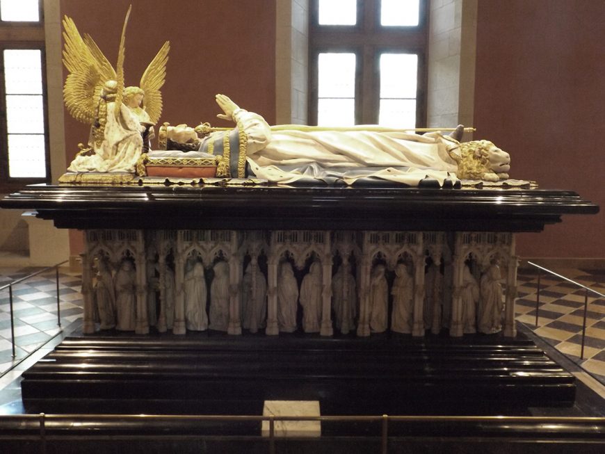 Claus Sluter, Tomb of Philip the Bold, 1390-1406, alabaster, 243 cm high (Musée Archéologique, Dijon) (photo: Dr. Andrew Murray)